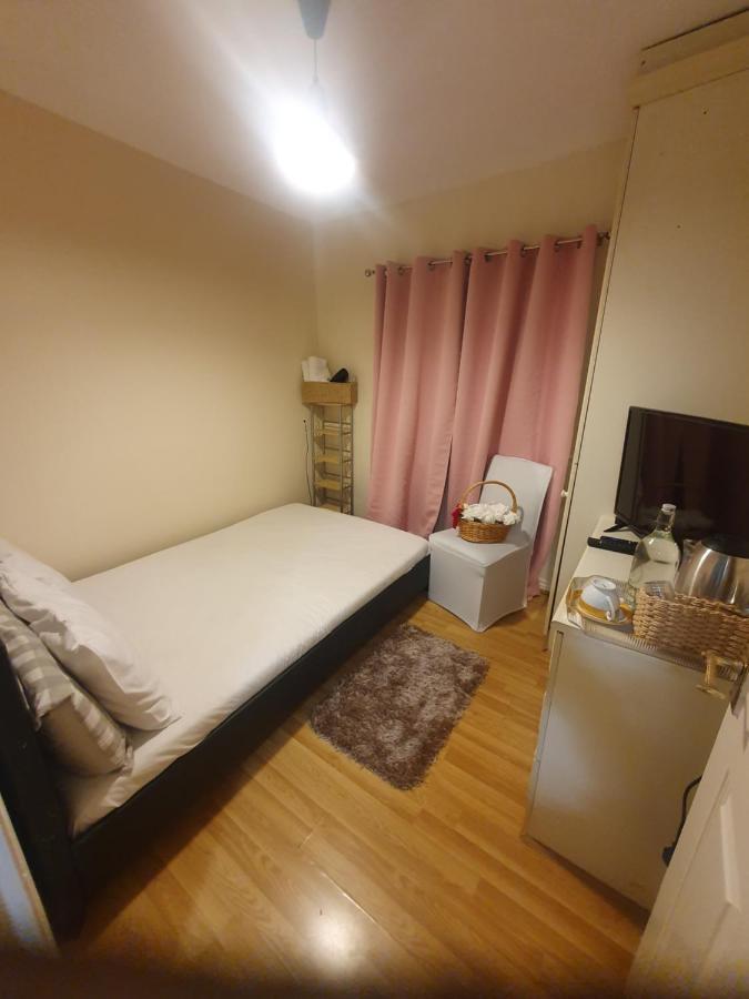 Double Size And Single Room In Barking Barking  Exterior foto