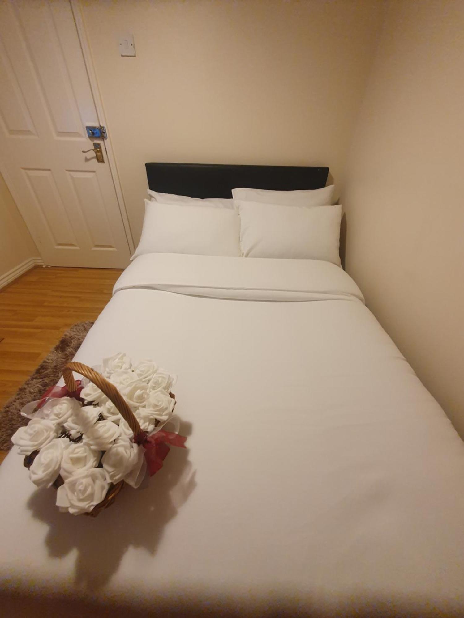 Double Size And Single Room In Barking Barking  Exterior foto